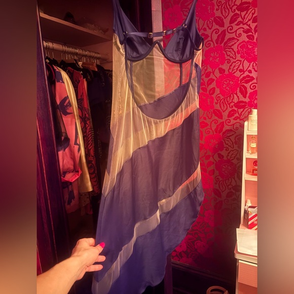 God Save Queens Scarlet Dress - Picture 5 of 6